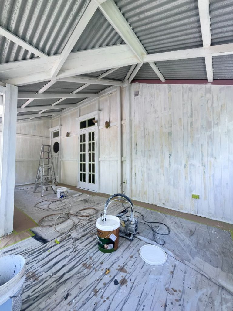 Transforming a Queenslander: A Guide to Painting Techniques